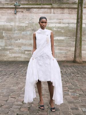 Коллекция Dior Pre-Fall 2026 (109911- dior-per-fall-04.jpg)